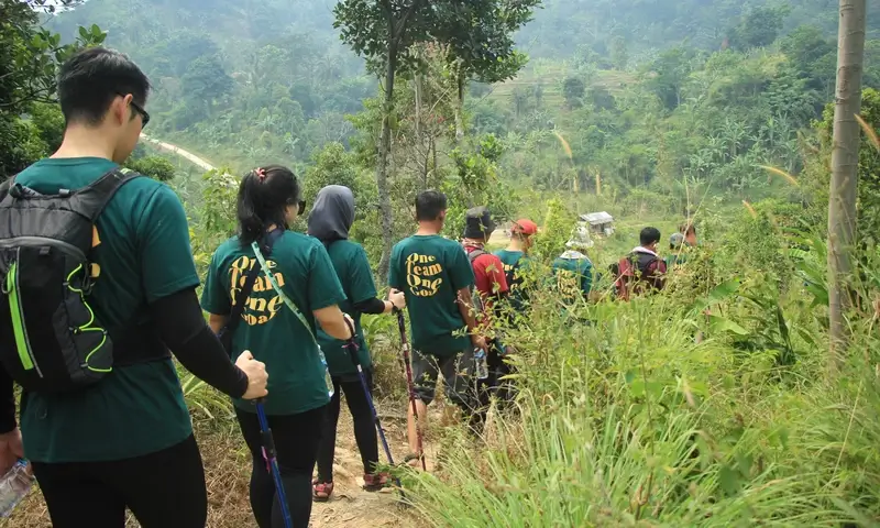 Gathering muatan Outbound Plus Trekking di Leuweung Geledegan Ecolodge