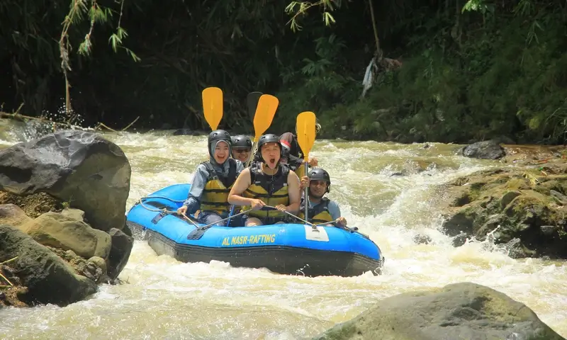 Gathering muatan outbound plus Rafting Cisadane
