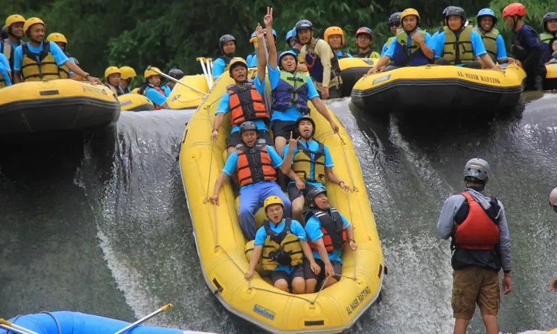 outbound rafting cisadane di albero hotel pancawati Bogor