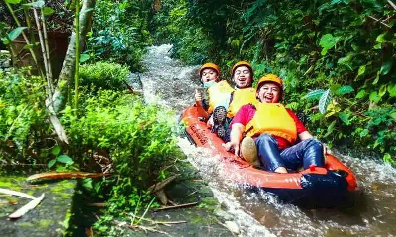 Aktivitas Gathering di Camp Hulu Cai Bogor