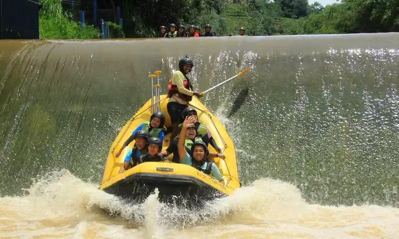 Outing Plus Rafting Cisadane Bogor