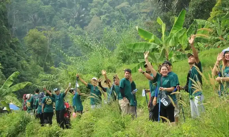 Paket Gathering Plus Trekking di Sentul Bogor